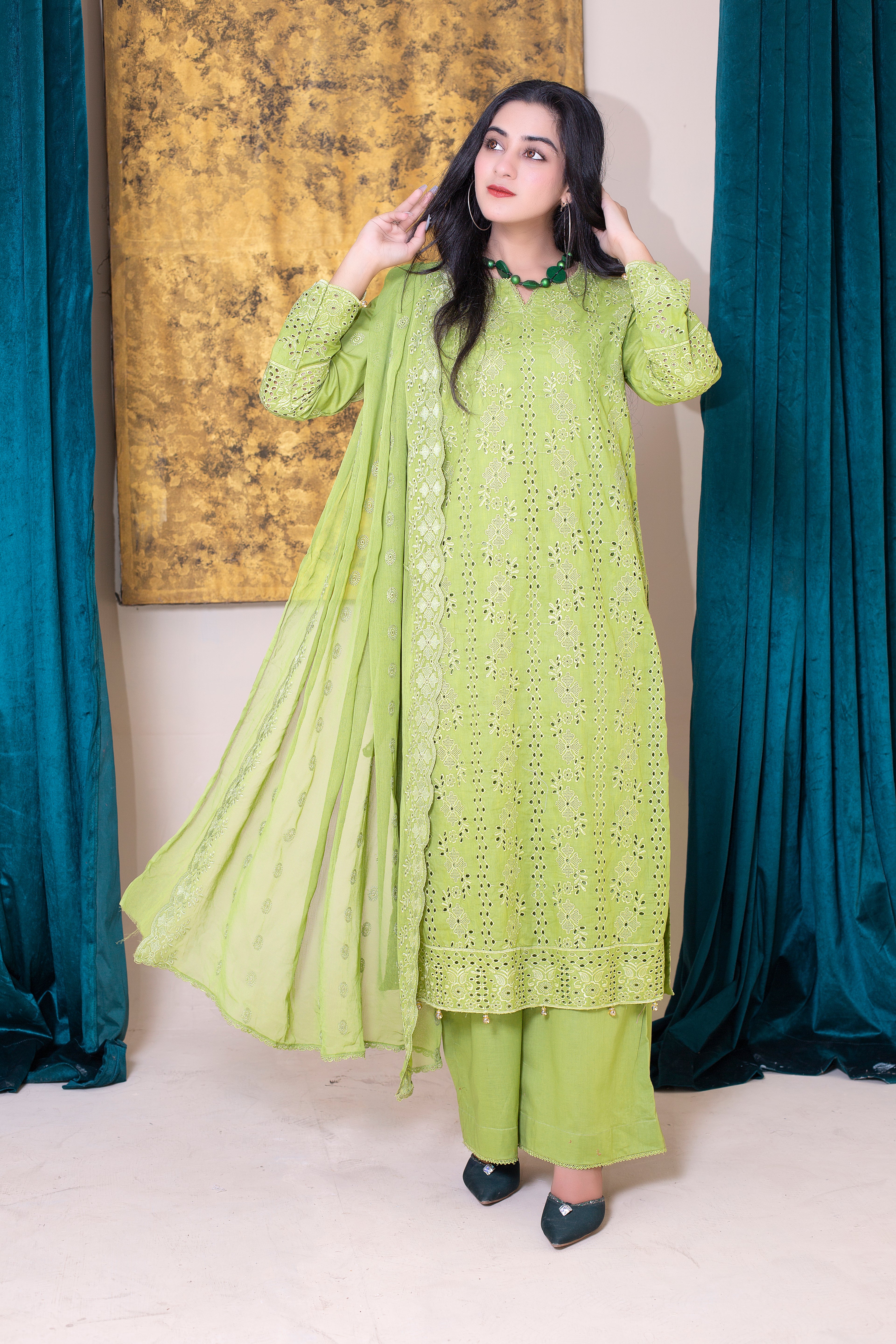 TRENDY TWIST - Sundar Stitch