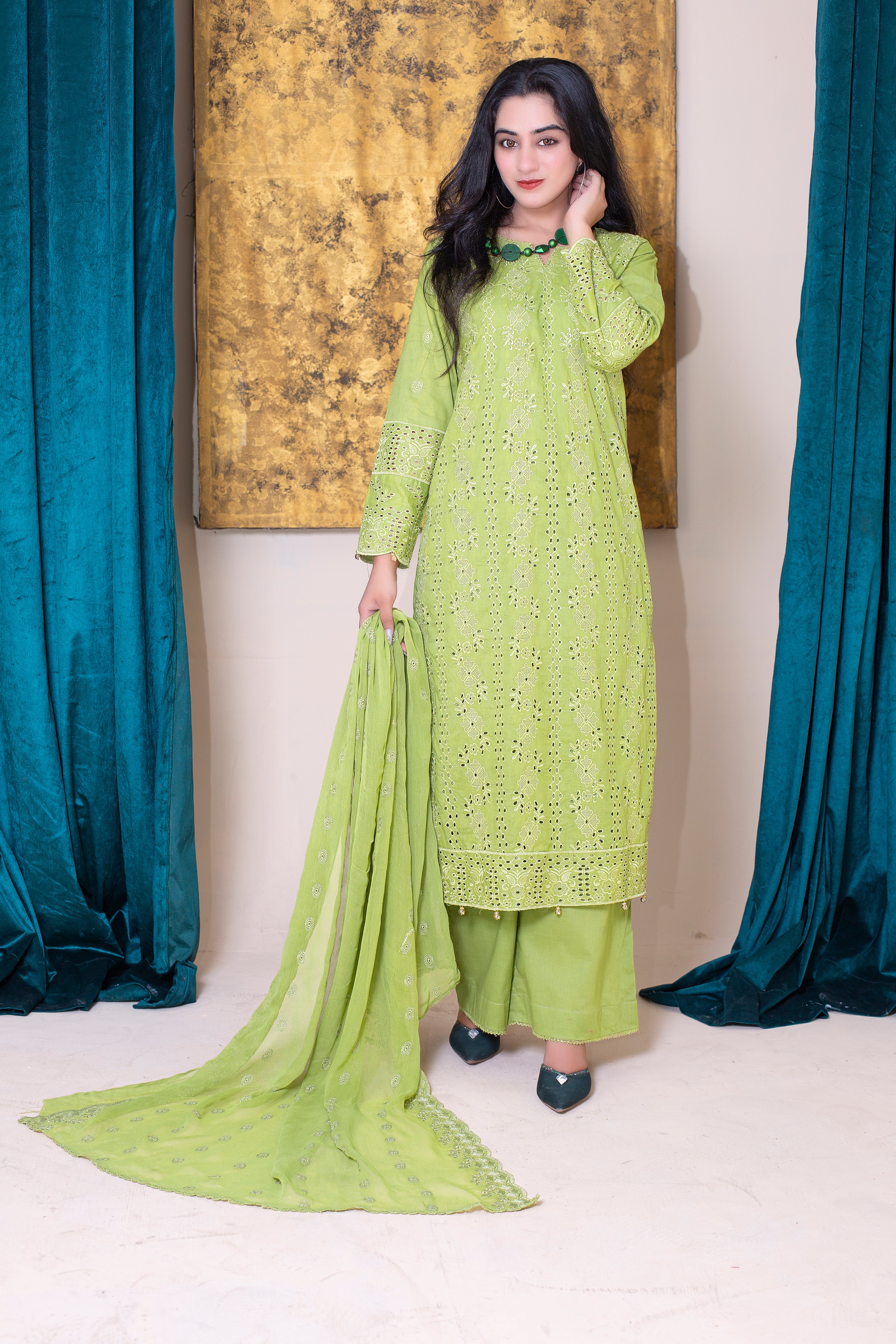 TRENDY TWIST - Sundar Stitch