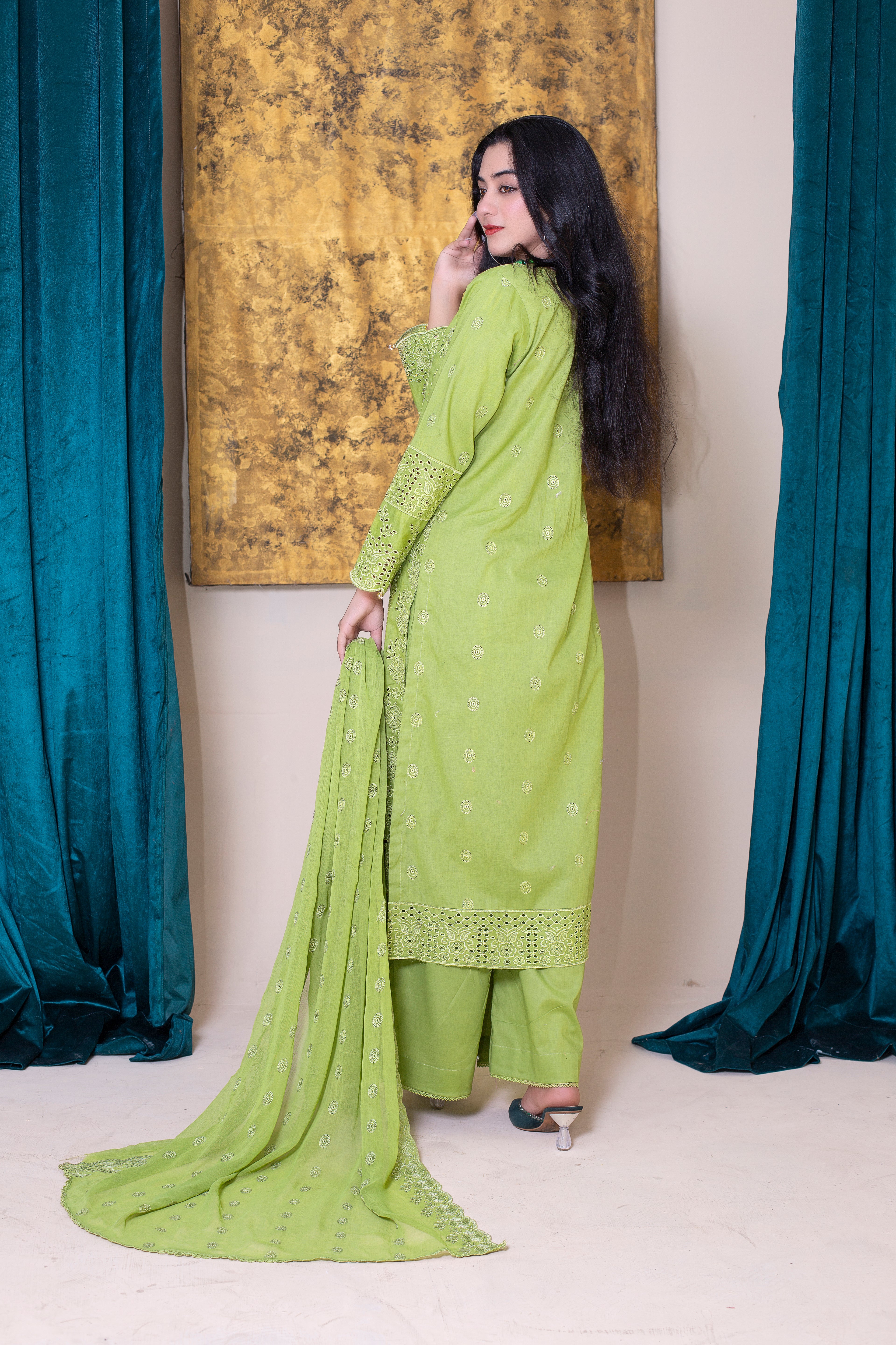 TRENDY TWIST - Sundar Stitch