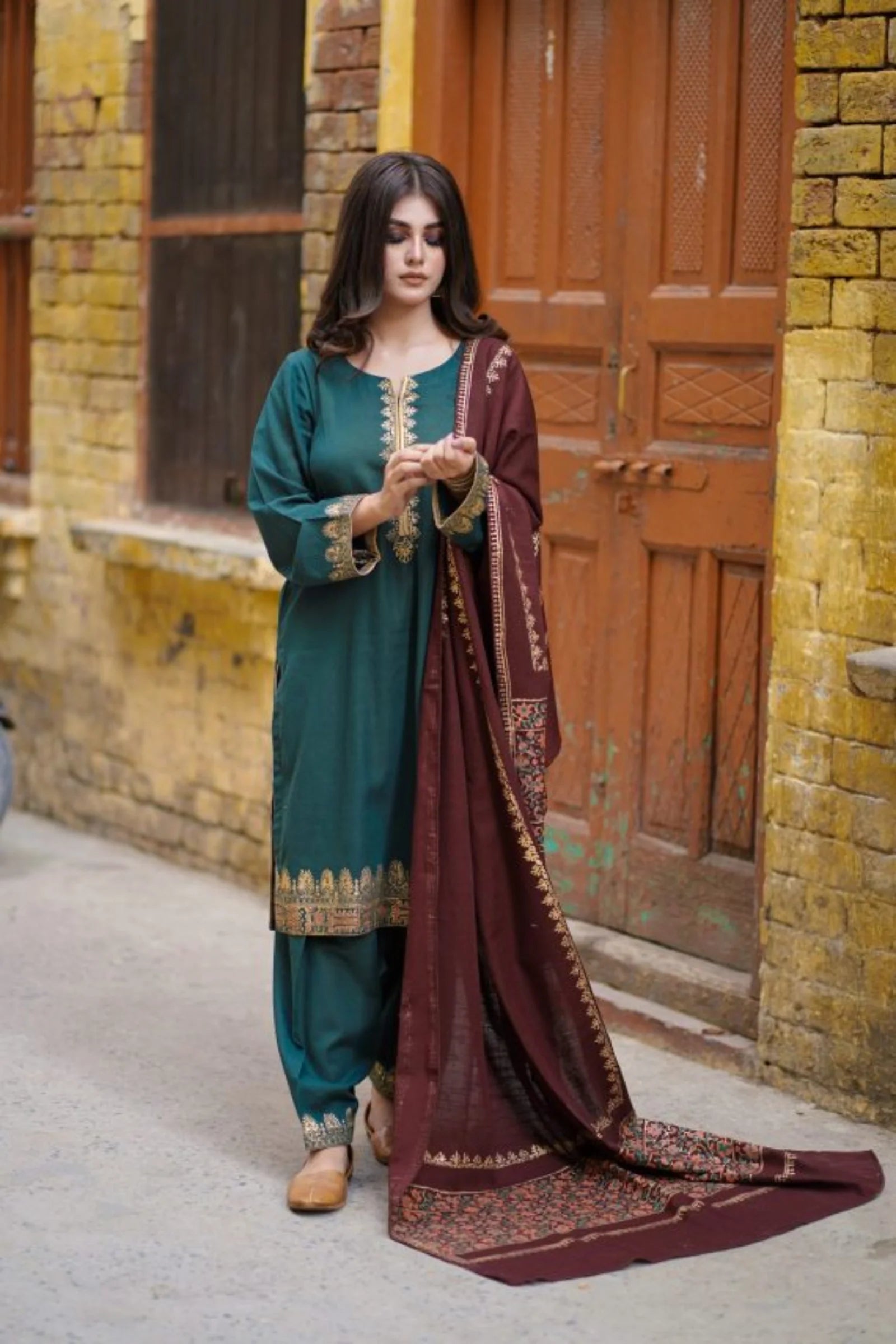Green Suit with brown shawl - Eleganza