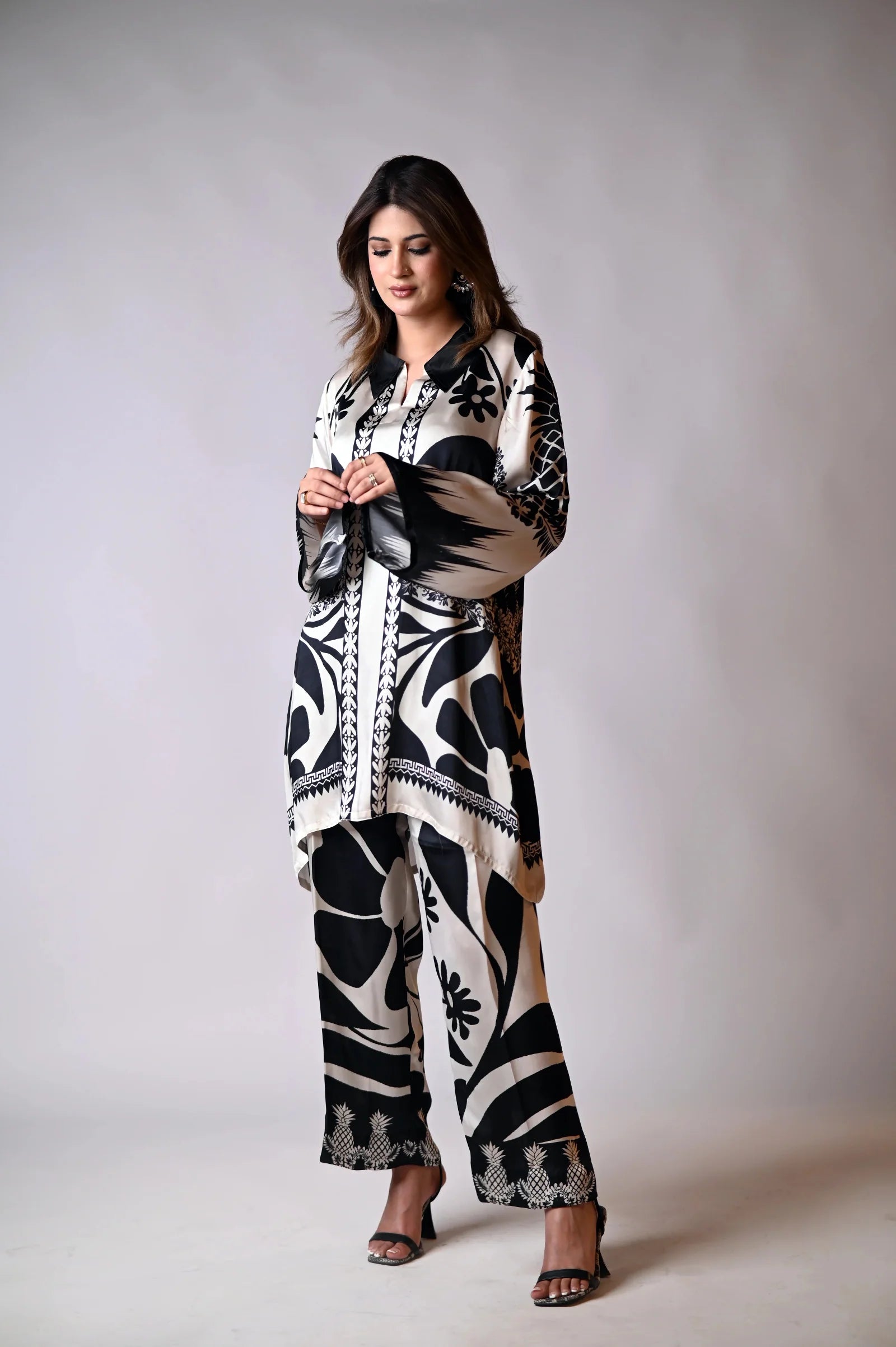 Monochrome - Eleganza